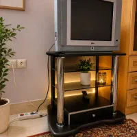 میزتلویزیون و تلویزیون