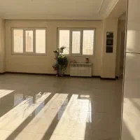 آپارتمان ۸۲ متر دوخواب/تخلیه/لوکیشن عالی/نارمک