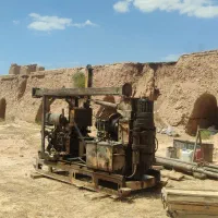کارگر اپراتور دستگاه حفاری