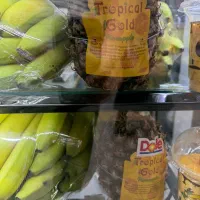 فروشنده اقا و خانم آبمیوه و بستنی