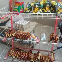 یک عدد استند چرخ دار