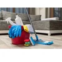 کارگر برای نظافت رستوران