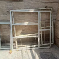 پنجره صد در صد کامل همراه شیشه ها کامل
