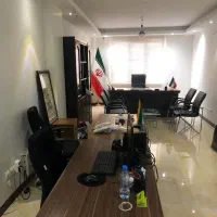 منشی خانم و دستیار مدیر