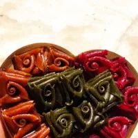کارگر خانم جهت کار در کارگاه میوه خشک