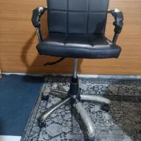 صندلی چرخ دار  و میزوسط مبل