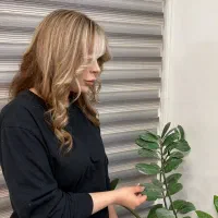 تخفیف خدمات رنگ و لایت و پروتین تراپی و احیا