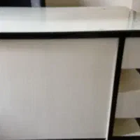 کتابخونه و میز تحریر