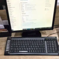 یک دستگاه کامپیوتر