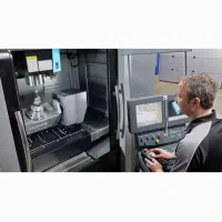 برنامه نویس و اپراتور  تراش CNC