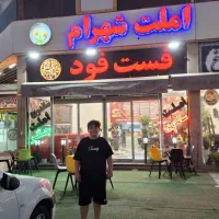 یک نفر کارگر ساده به همراه جای خواب