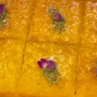 کیک خانگی نان شیرین خرمایی با مواد سالم و تازه