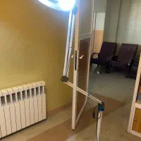 چراغ پایه دار ذره بین دار