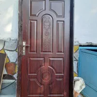 در ورودی چارچوب