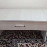 میز تحریر سالم و تمیز