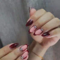 خدمات و آموزش تخصصی ناخن - کار حرفه ای قیمت مناسب