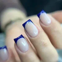 اجاره میز ناخن در سالن پر مشتری