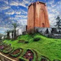 ۳۸۵ متر زمین بر اصلی خیابان با ۱۴ متر بر