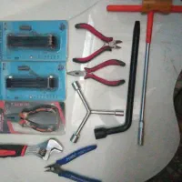 تعدادی آچار آلات