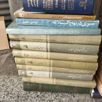 کتاب فروش تعدادی کتاب در حد نو