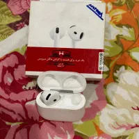 ایرپاد ۴ تک گوشی سمت چپ با کیس
