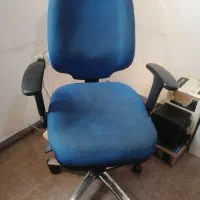 صندلی اداری مناسب دانش اموز سالم