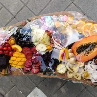 کارگر میوه فروشی
