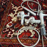 یک ست شیر در حد فوق سنگین
