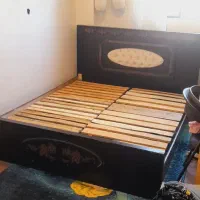 تخت دو نفره در حد نو با دو عدد زیر تختی