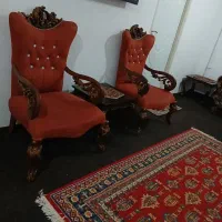 مبلمان خراطی شده با ارزش هفت نفره همراه با میز