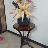 میز و گلدان