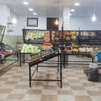 خرک بهمراه آیینه و میز و ترازو میوه فروشی