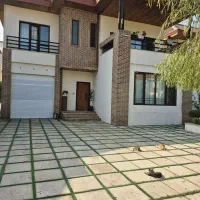 ویلاشهرکی*سندتکبرگ*۳۶۰متر/روفگاردن*نما کلاسیک