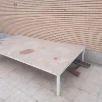 تخت آهنی بزرگ و محکم