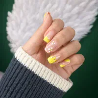 خدمات کاشت و پدیکور ناخن گل گیس