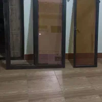 هفت عدد پنجره و یک درب کاملا سالم