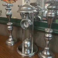 ساعت و شمعدون رو‌کنسولی