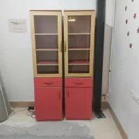 کتابخانه و میز کامپیوتر