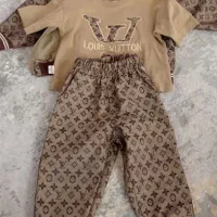 Louis Vuitton|کفش و لباس بچه|تهران, دولت‌آباد|دیوار
