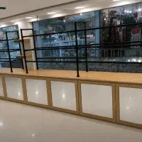 دکور ویترین مغازه لباس کفش روسری کیف