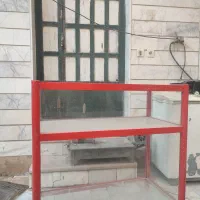 ویترین شیشه‌ای تمیزوسالم