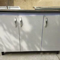 سلام سه عدد کابینت کنار کرده بدون کوچک‌ترین مشکلی