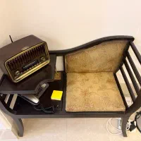 میز تلفن و تلویزیون