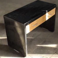 میز چوبی کشودار