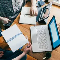 استخدام برنامه‌نویس اپلیکیشن موبایل و دسکتاپ