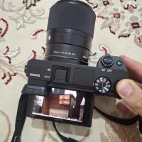 دوربین عکاسی سونی a6400+لنز سیگما 30 1.4 و تجهیزات