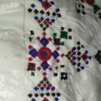 فقط پلیوار و آینه میدوزم