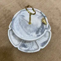تعدادی ظرف و وسیله و دکوری