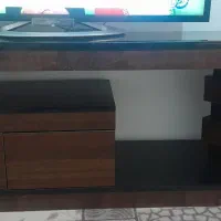 زیر Tvقهوه ای رنگ در حد نو