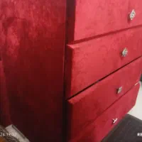 تخت خواب و پا تختی و کمد زرشکی سالم